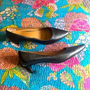 Calvin Klein Gray Leather Gabrianna Kitten Heel Pump Size 8.5